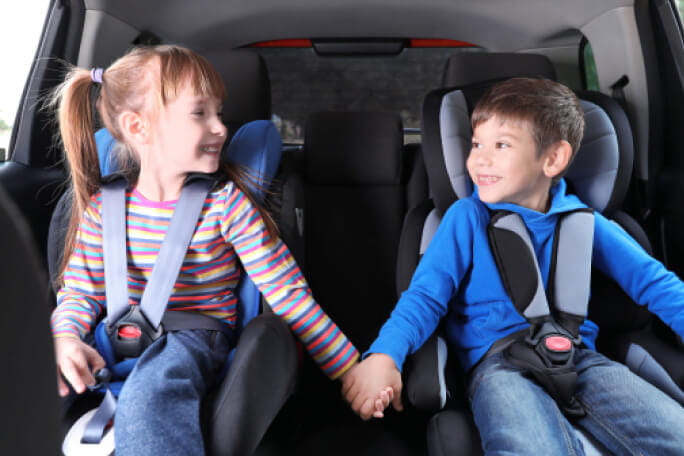 Como viajar com crianas no carro em segurana do nascimento a pre-adolescencia