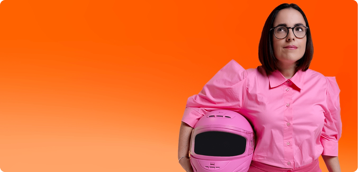 Joana Marques a segurar capacete